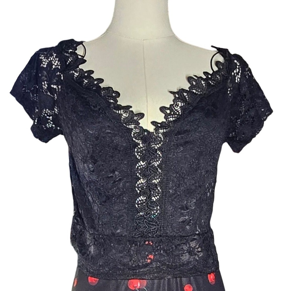 Black‎ Lace V-Neck Scalloped Cap Sleeve Gothic Romantic Blouse Top Womens L snug